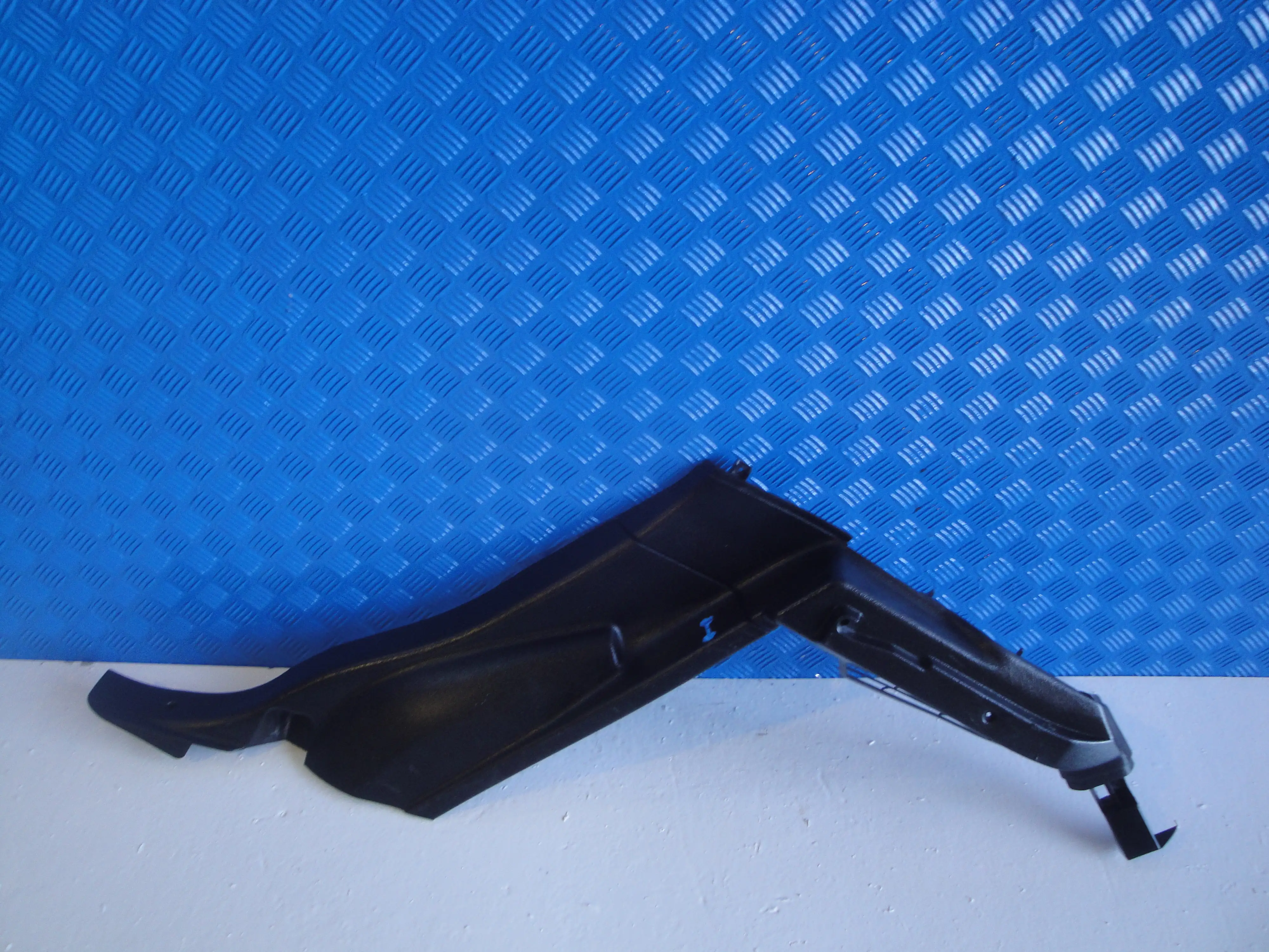 Βαση Εταζιερας Πισω …