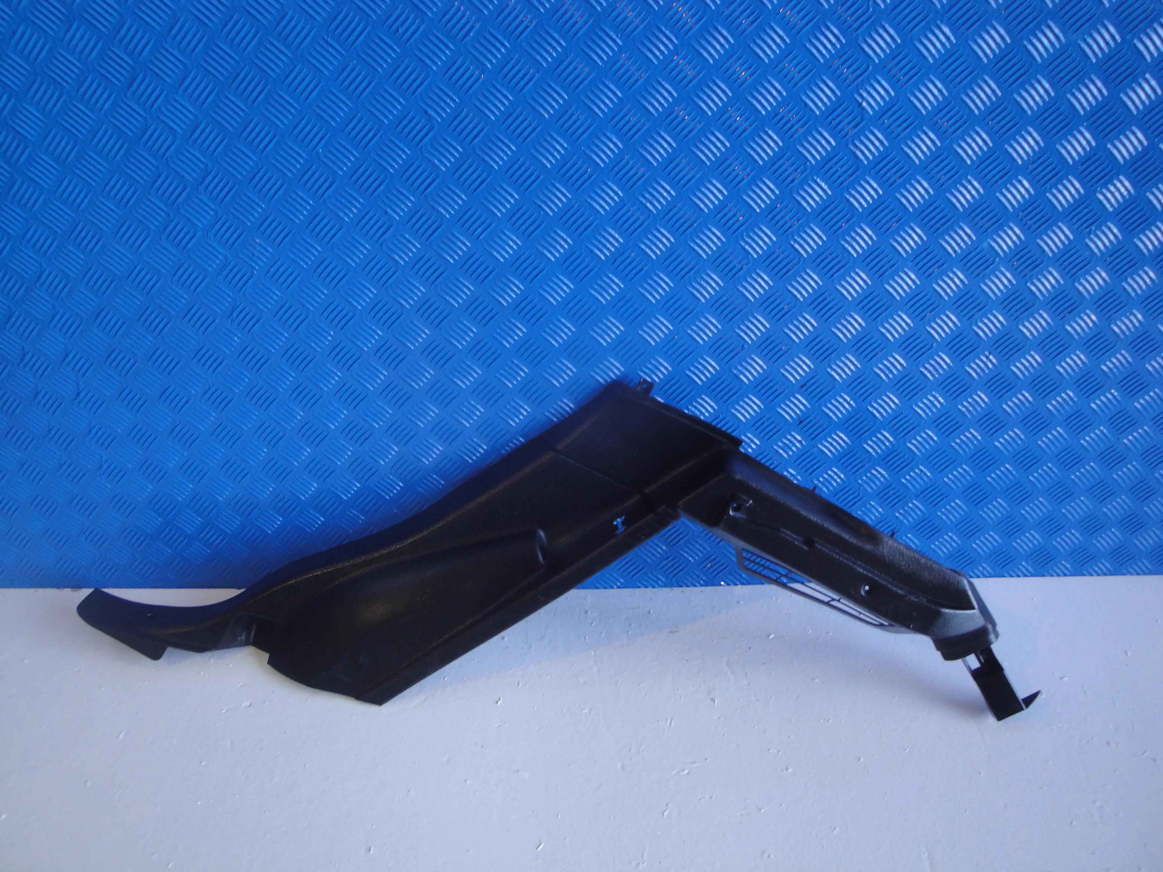 Βαση Εταζιερας Πισω …