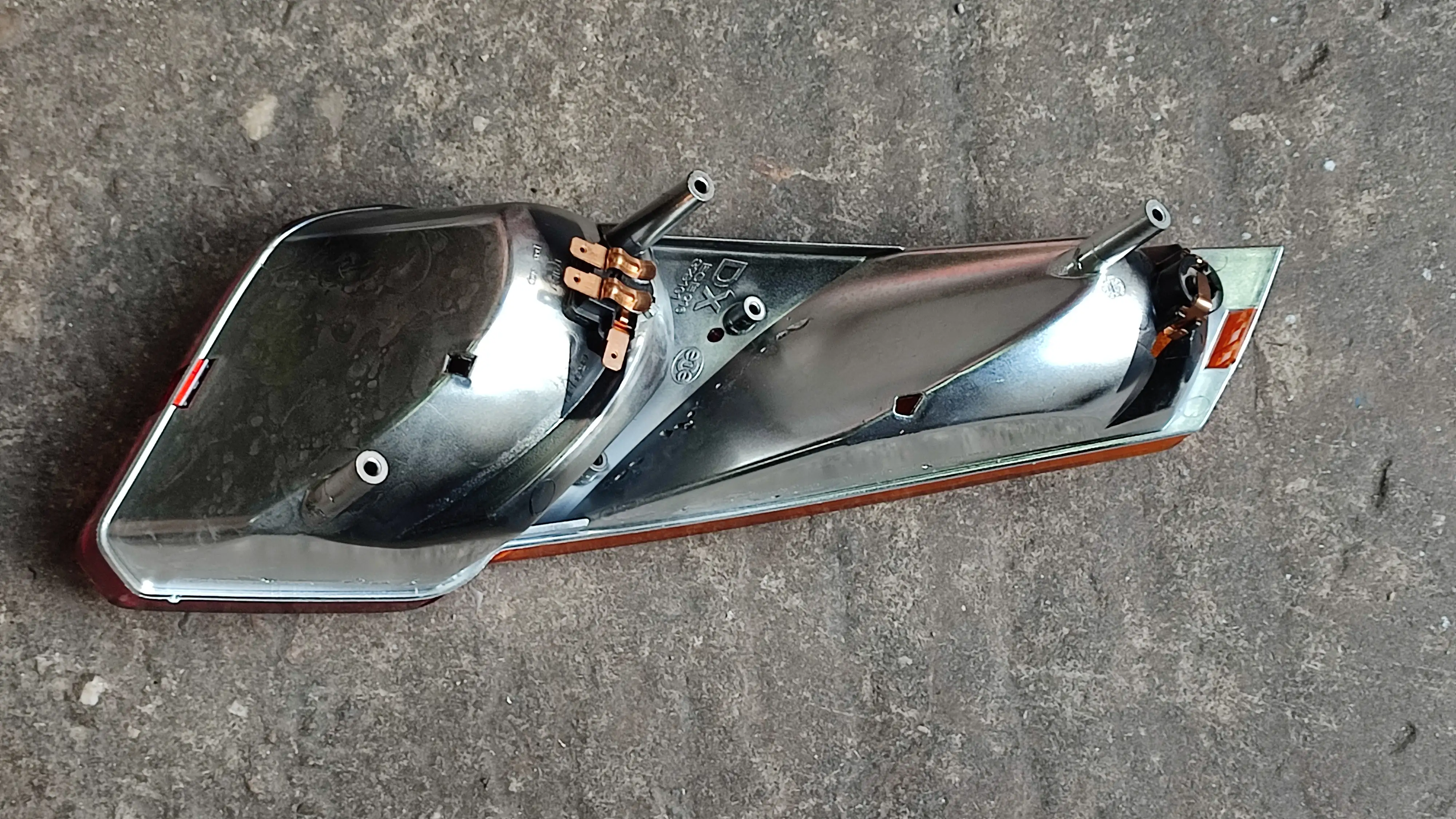 ΦΑΝΑΡΙ ΠΙΣΩ ΔΕΞΙ …