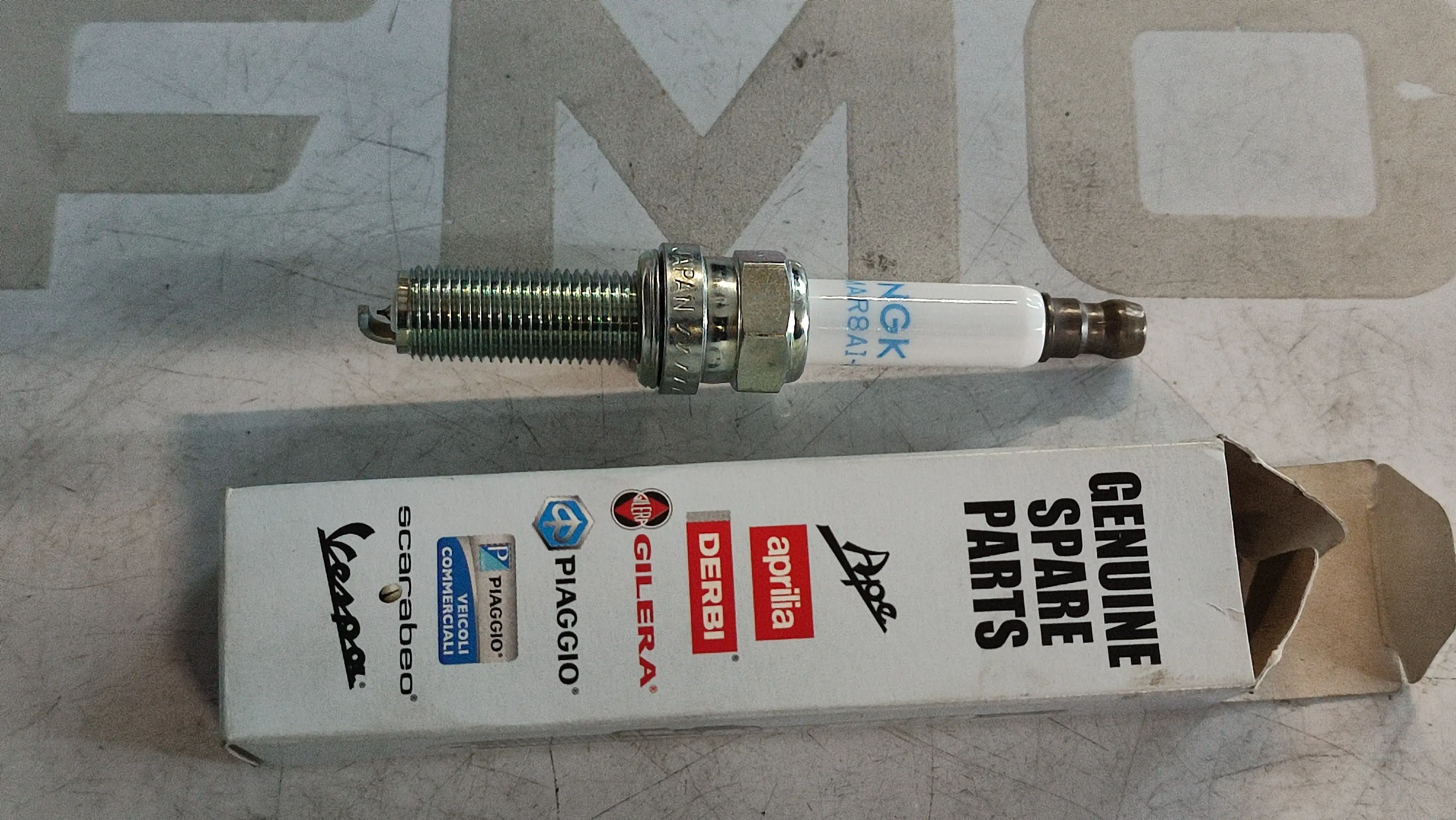 ΜΠΟΥΖΙ NGK LMAR8AI-8 APRILIA-PIAGGIO-VESPA