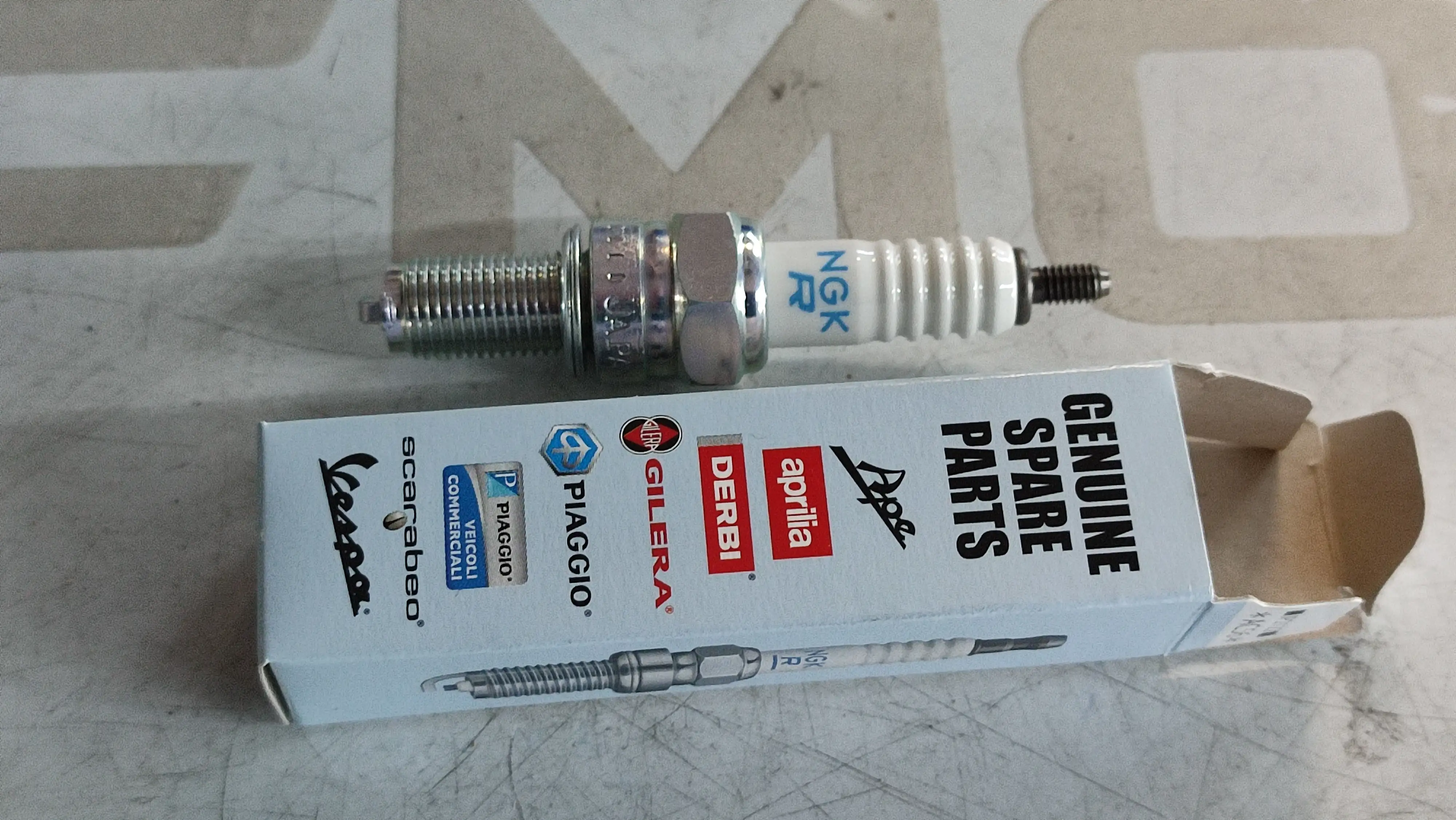 ΜΠΟΥΖΙ NGK CR8E …