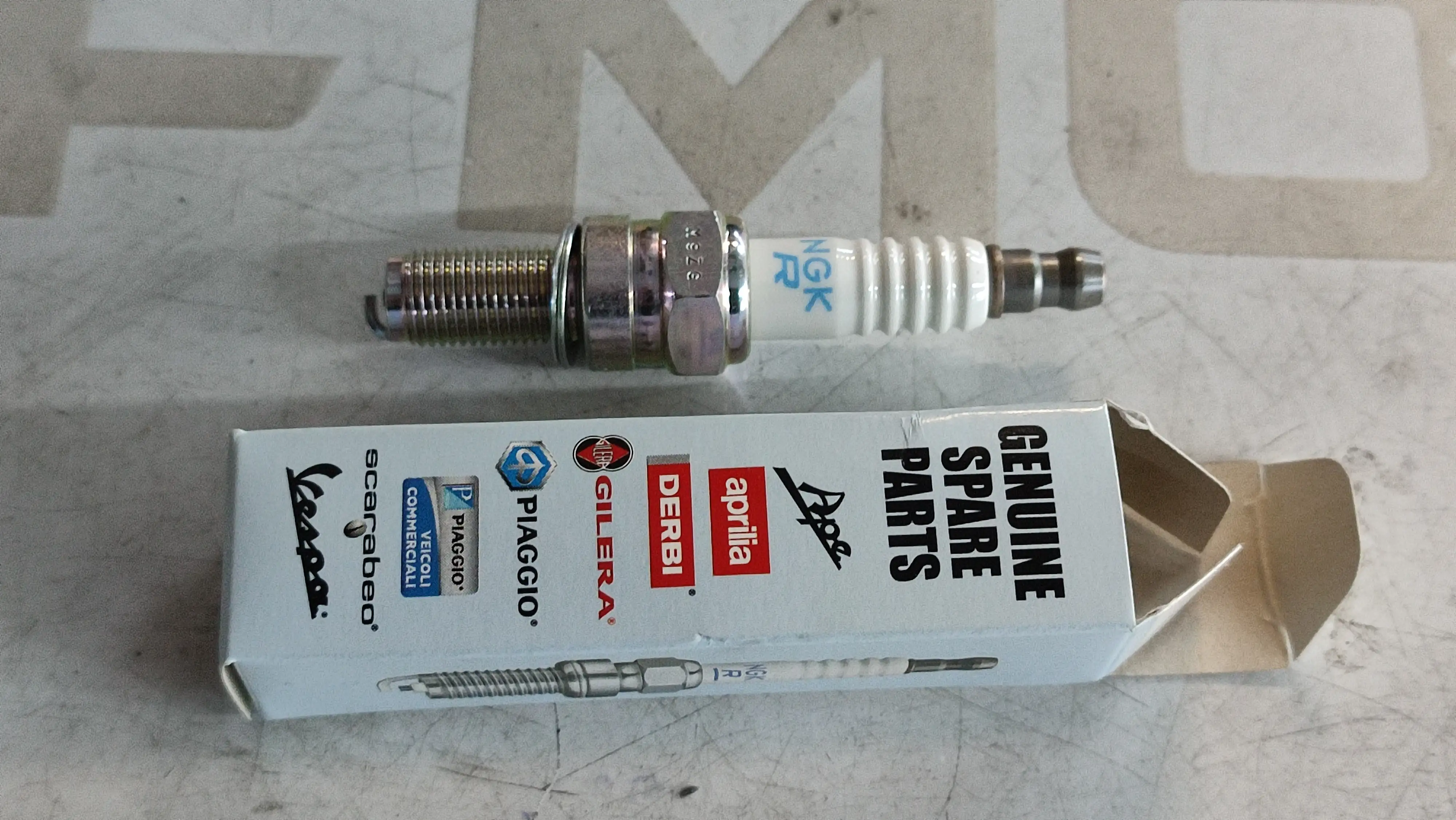 ΜΠΟΥΖΙ NGK CR7EB …