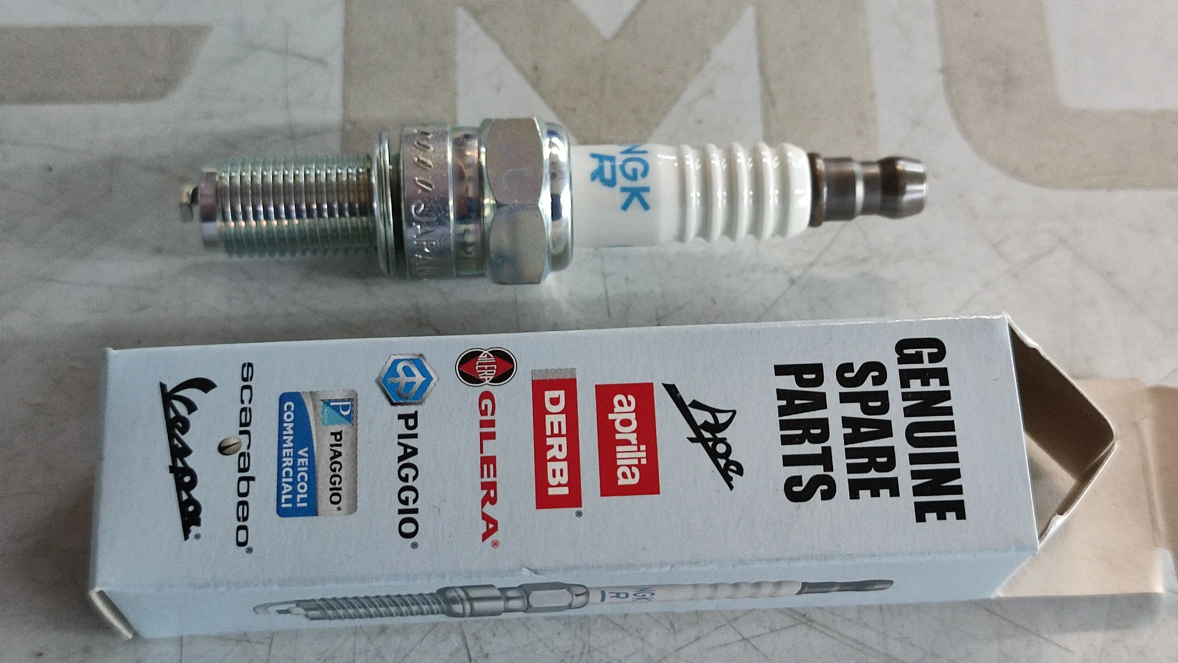 ΜΠΟΥΖΙ NGK CR8EB …