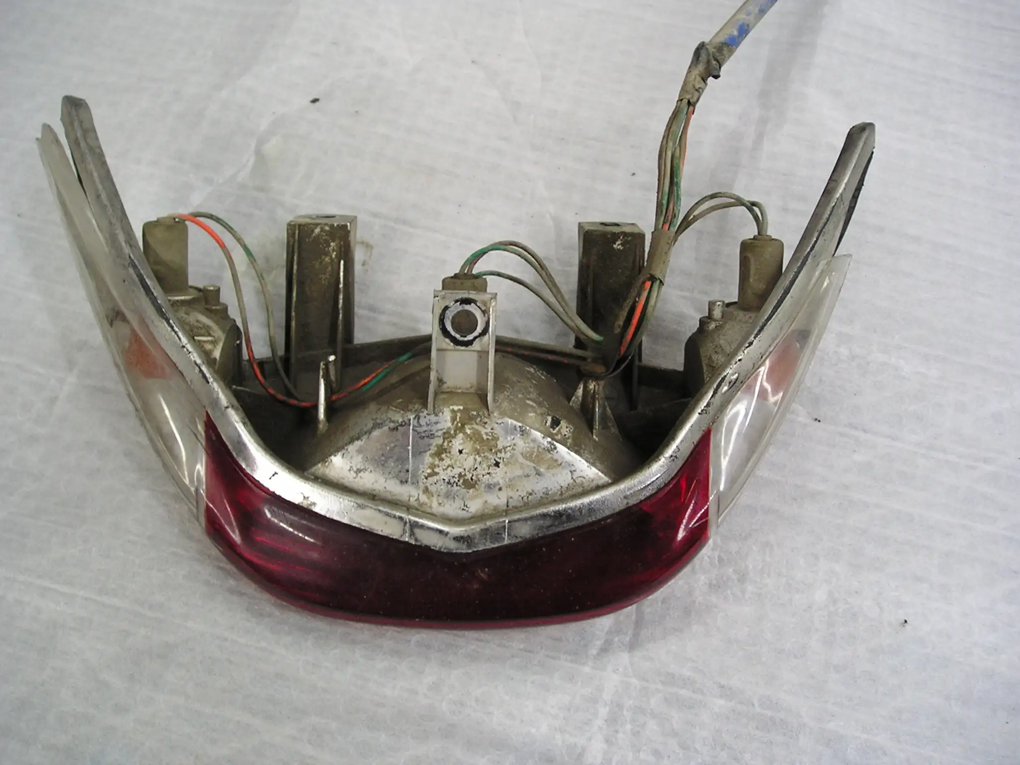 ΦΑΝΑΡΙ ΠΙΣΩ ΜΕ …