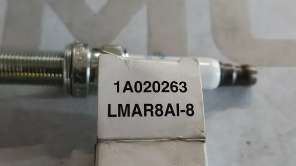 ΜΠΟΥΖΙ NGK LMAR8AI-8 APRILIA-PIAGGIO-VESPA