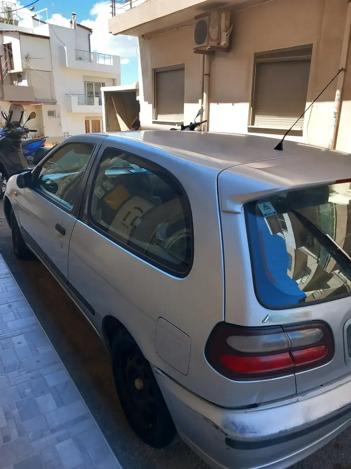 Nissan Almera '99