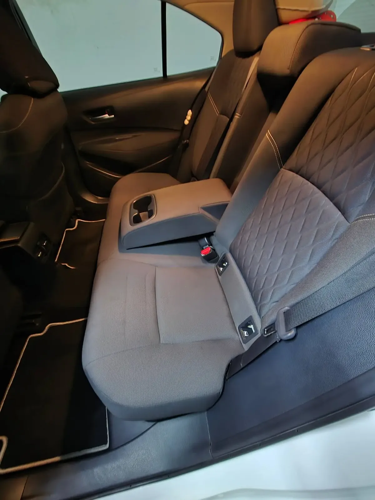 Toyota Corolla 1.8 HSD Active …