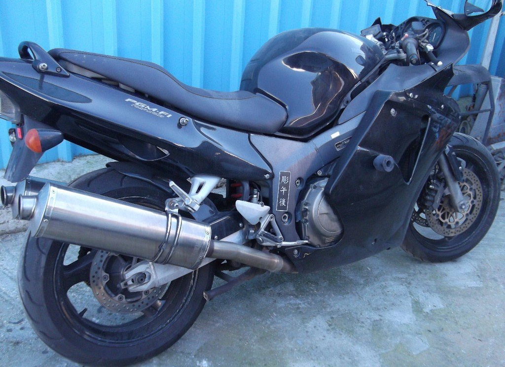 Honda CBR 1100xx Blackbird Modelo 2001!!!! Πωλείται κομμάτι-κομμάτι για ανταλλακτικά!!! 