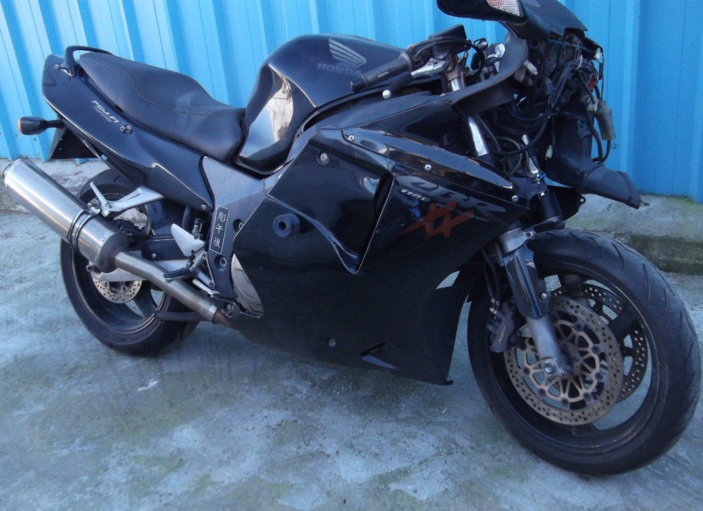 Honda CBR 1100xx Blackbird Modelo 2001!!!! Πωλείται κομμάτι-κομμάτι για ανταλλακτικά!!! 