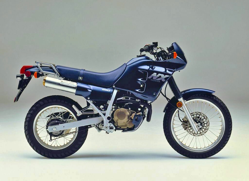 Honda NX250 Dominator- AX-1  Τάπα ντεπόζιτου πλήρες με το κλειδί σε άριστη κατάσταση!!