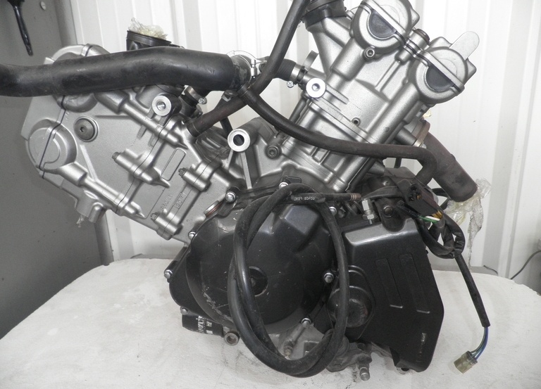 SUZUKI DL 650 V STROM 2002-2005  ΚΙΝΗΤΗΡΑΣ ΣΕ ΑΡΙΣΤΗ ΚΑΤΑΣΤΑΣΗ!!!!!ΣΑΝ ΚΑΙΝΟΥΡΙΟΣ!!!