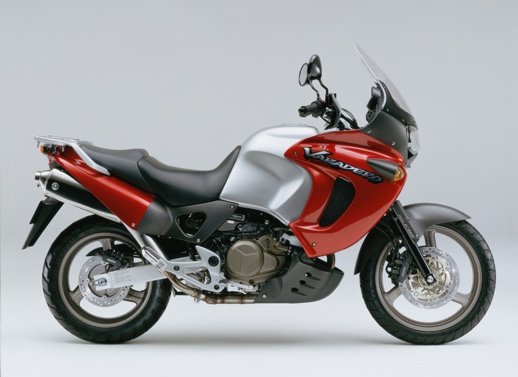 Honda XLV 1000 Varadero 1999/2006 πίσω Φανάρι  φως πινακίδας  σε άριστη κατασταση!!!!