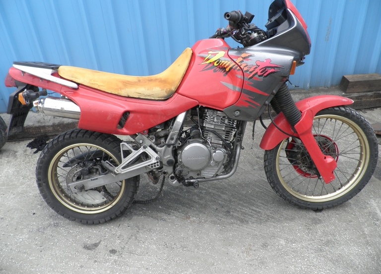 HONDA NX650 DOMINATOR 