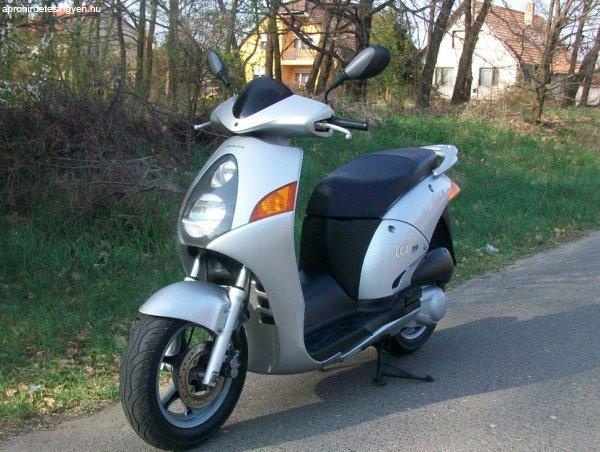 Honda NES  125/150 (2000-2006) Κουβάς Σέλας σε άριστη κατάσταση!!!!