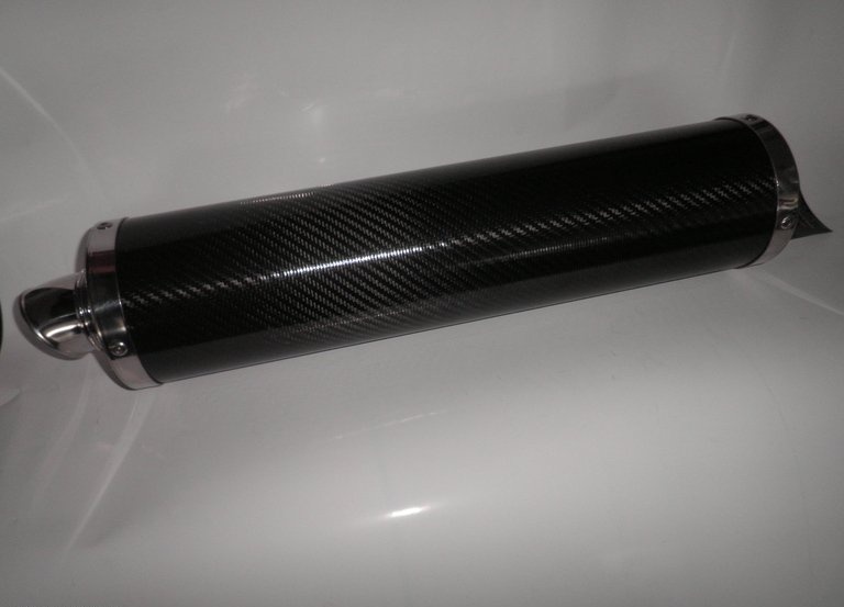 ΗΟΝDA YAMAHA SUZUKI KAWASAKI UNIVERSAL ΑΘΟΡΥΒΟ CARBON TEΛΙΚΟ ΕΞΑΤΜΙΣΗΣ ΤΗΣ SHARK AΠO 600cc ΕΩΣ 1000cc