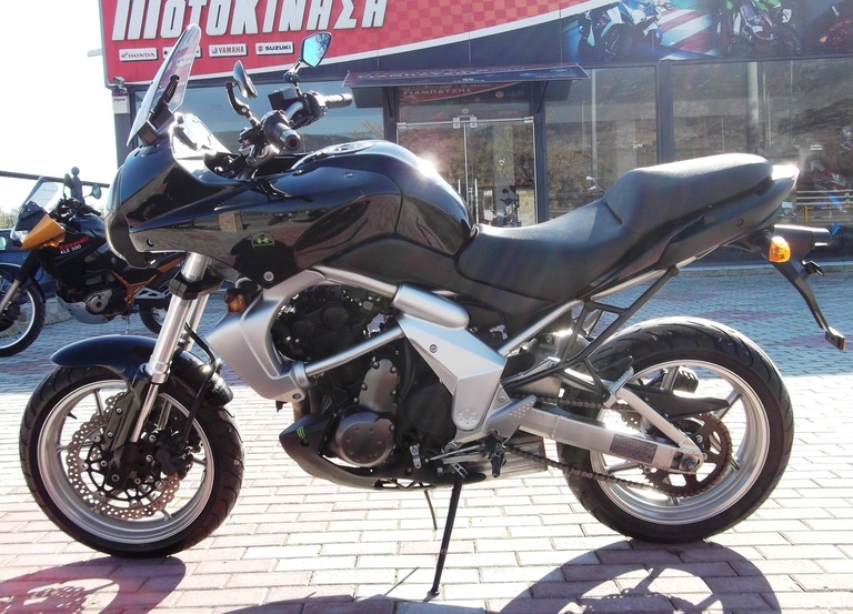 Kawasaki  ER-6n ER-6f -ER-6n versus Κινητήρας τύπου( ER 650 AE) πηνία-και καπάκι βολάν σε άριστη κατάσταση!!!! 