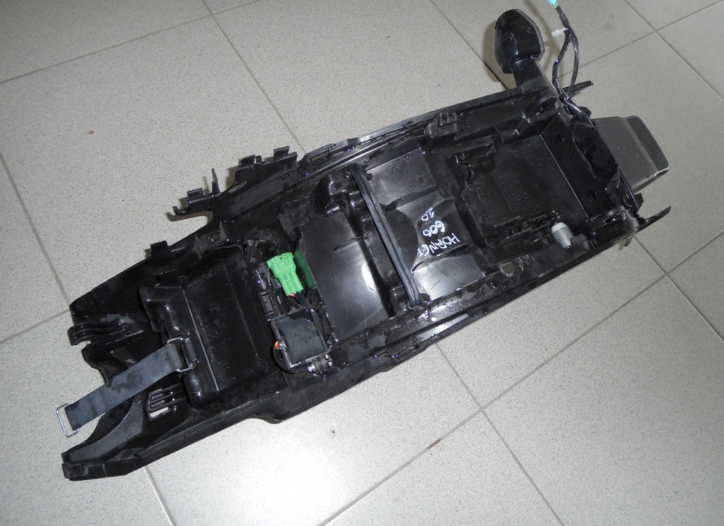 Honda CB600F Hornet 07/2014 Λασπωτήρας (βάση πινακιδας) και κουβάς κάτω σελάς σε άριστη κατάσταση!!!  
