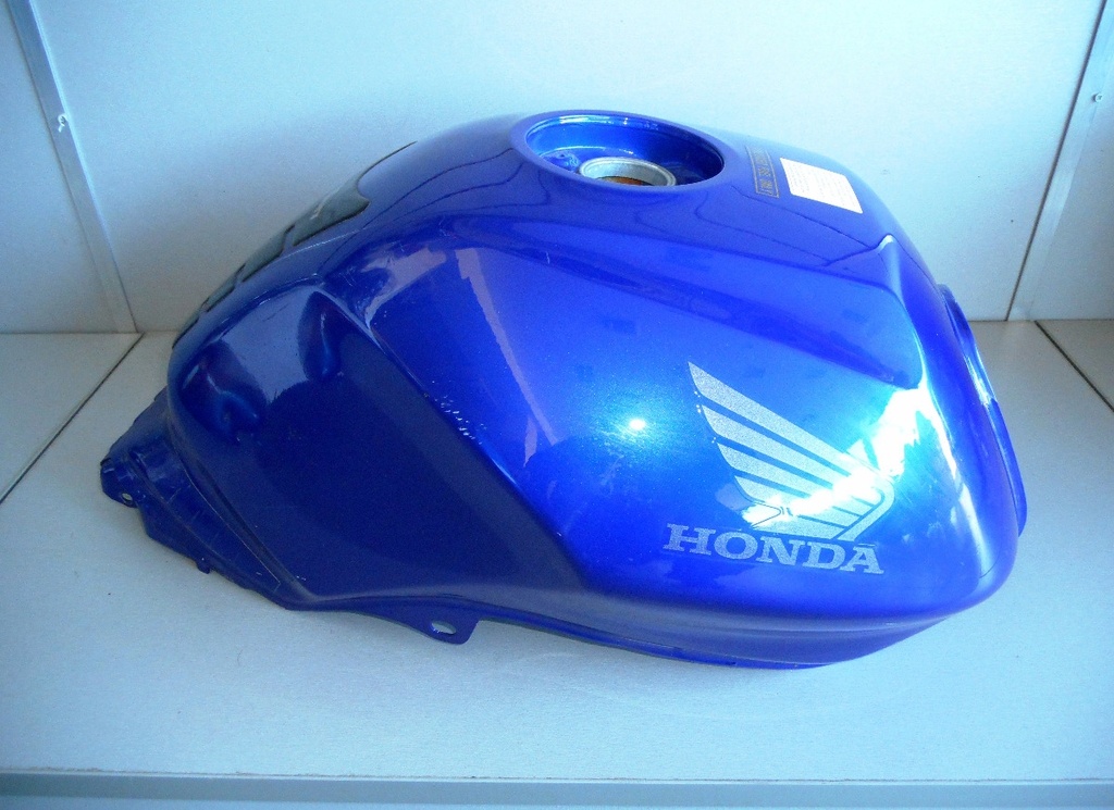 HONDA CBF600 N-CBF 500   Για μοντέλα 2004 έως 2008 Ντεπόζιτο βενζίνης (ρεζερβουάρ) σε άριστη κατάσταση!!!! 