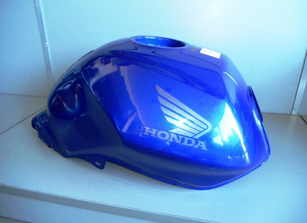 HONDA CBF600 N-CBF 500   Για μοντέλα 2004 έως 2008 Ντεπόζιτο βενζίνης (ρεζερβουάρ) σε άριστη κατάσταση!!!! 