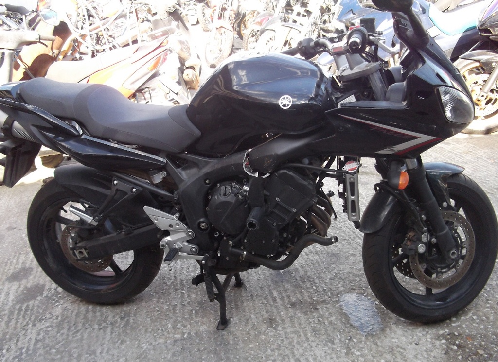 Υamaha FZ6 Fazer με ABS 2010!!! Πωλούνται μετ/να ανταλλακτικά!!!