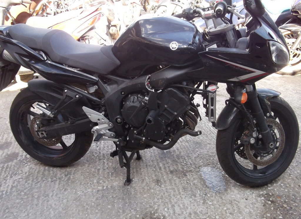 Υamaha FZ6 Fazer με ABS 2010!!! Πωλούνται μετ/να ανταλλακτικά!!!