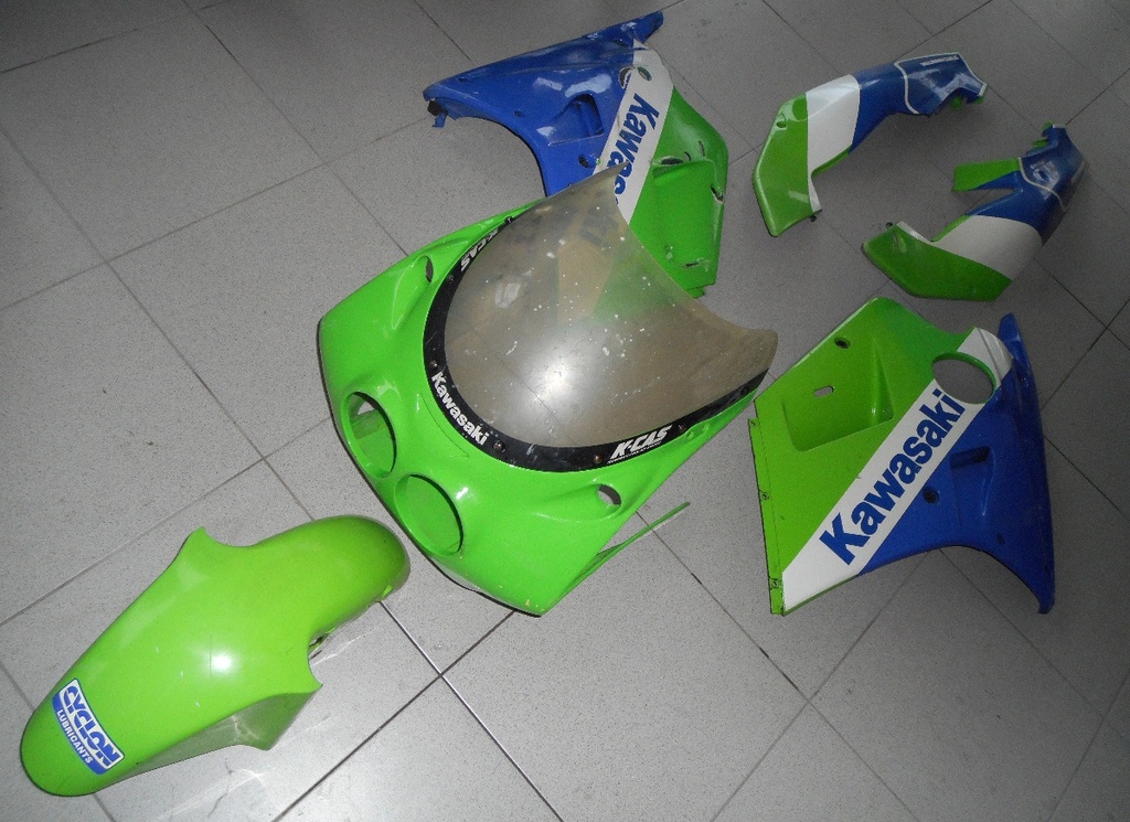 Kawasaki  ZXR 400 1990 μέρη από Fairing-κουστούμι διάφορα-πλαστικά!!!! 