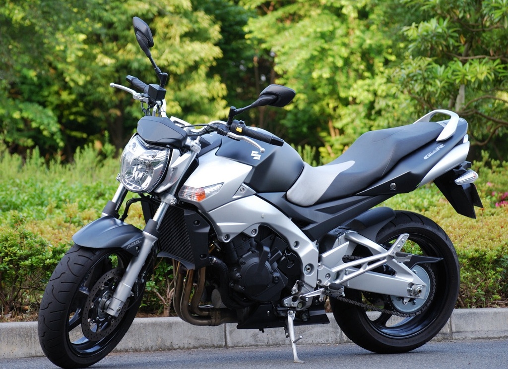 Suzuki GSR 600 2007/2012 καινούριo γνησιο!!!! φτερό εμπρός