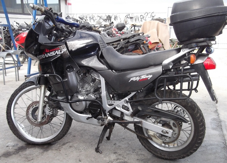 ΗΟΝDA XLV600 TRANSALP 1999 ME ΔΙΠΛΟ ΔΙΣΚΟΦΡΕΝΟ ΕΜΠΡΟΣ  ΓΙΑ ΑΝΤΑΛΛΑΚΤΙΚΑ!!!!!! 