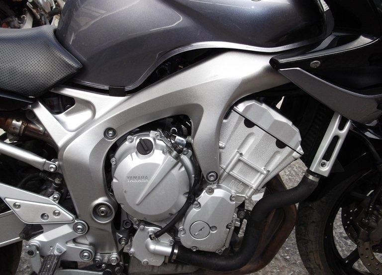 YAMAHA FZ 6 FAZER-S2  2005 ΓΙΑ ΑΝΤΑΛΛΑΚΤΙΚΑ!!!!!!!!! 