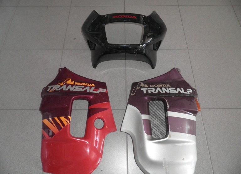 ΓΙΑ HONDA XL600 V TRANSALP MAΣΚΑ ΦΑΝΟΥ ΕΜΠΡΟΣ ΚΑΙ FAIRING ΔΕΞΙ ΚΑΙ ΑΡΙΣΤΕΡΟ ΣΕ ΚΑΛΗ ΚΑΤΑΣΤΑΣΗ!!!!!!!!!!!!!